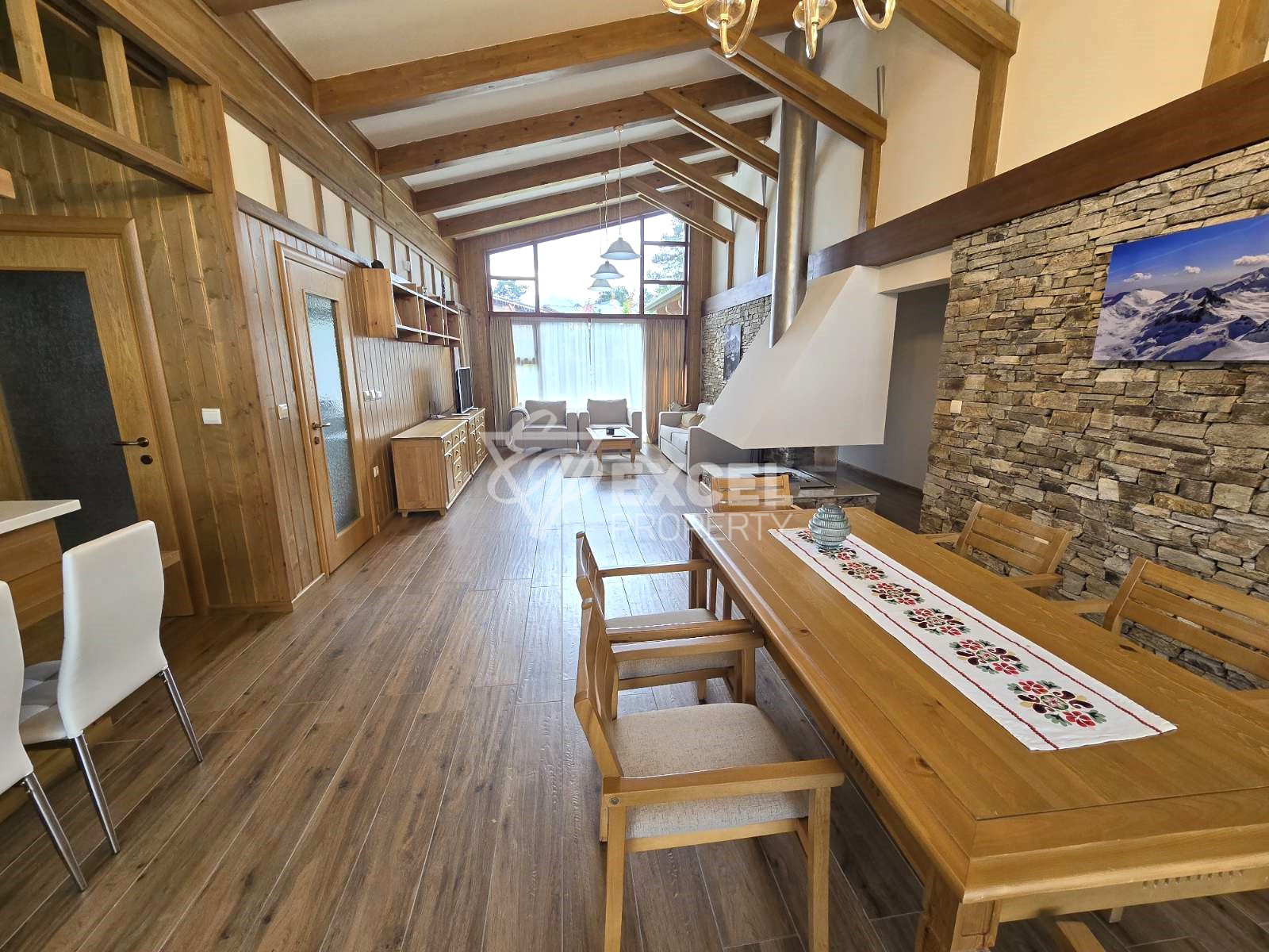 Напълно завършена и обзаведена къща за продажба в Пирин Голф и Кънтри Клуб: Вашият избор за изискан живот!