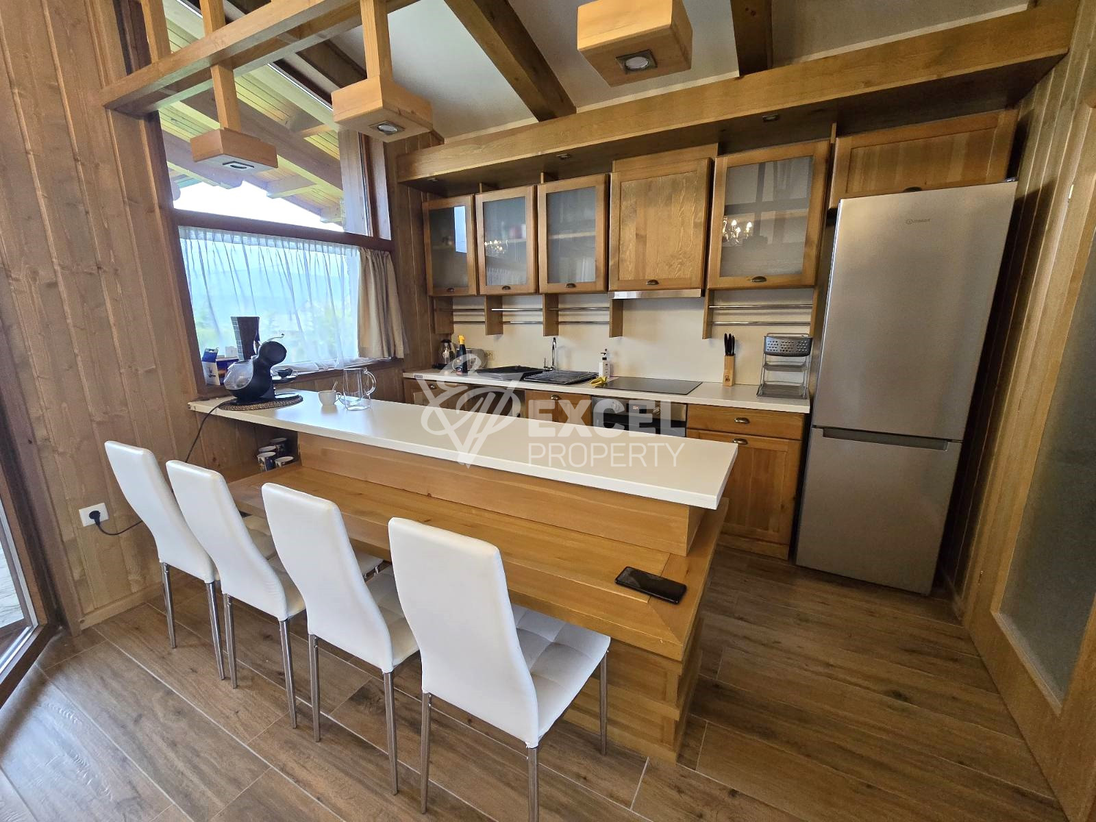 Напълно завършена и обзаведена къща за продажба в Пирин Голф и Кънтри Клуб: Вашият избор за изискан живот!