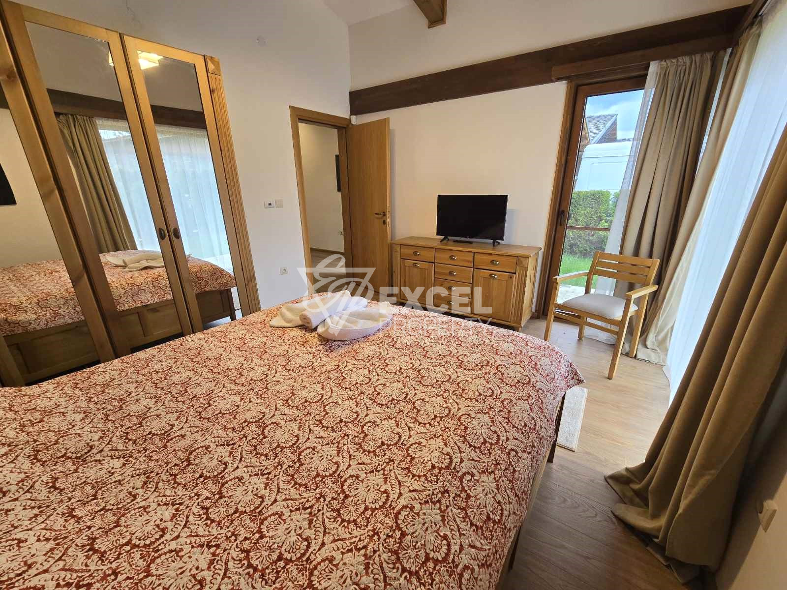 Напълно завършена и обзаведена къща за продажба в Пирин Голф и Кънтри Клуб: Вашият избор за изискан живот!