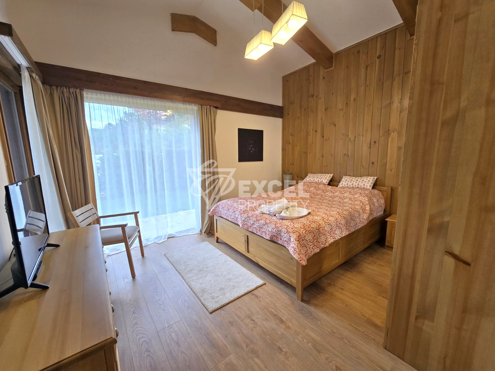 Напълно завършена и обзаведена къща за продажба в Пирин Голф и Кънтри Клуб: Вашият избор за изискан живот!