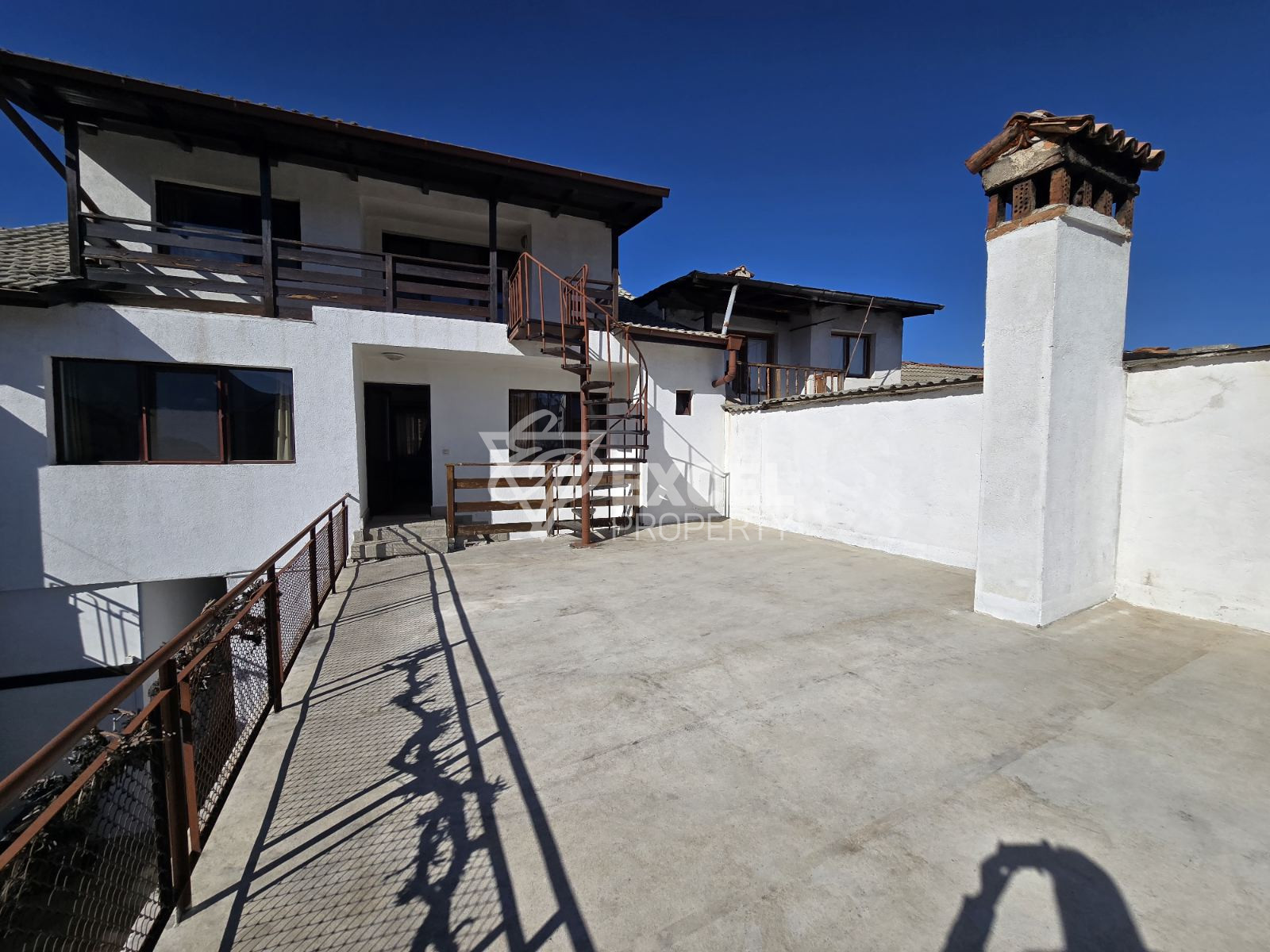 Многофункционална къща с действащ бизнес в ТОП центъра на Банско!