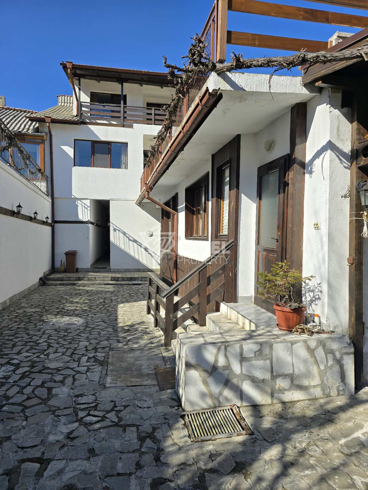 Многофункционална къща с действащ бизнес в ТОП центъра на Банско!