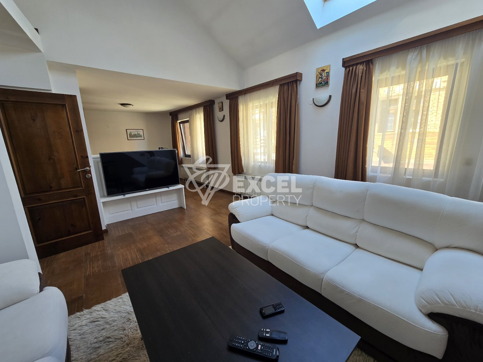 Многофункционална къща с действащ бизнес в ТОП центъра на Банско!