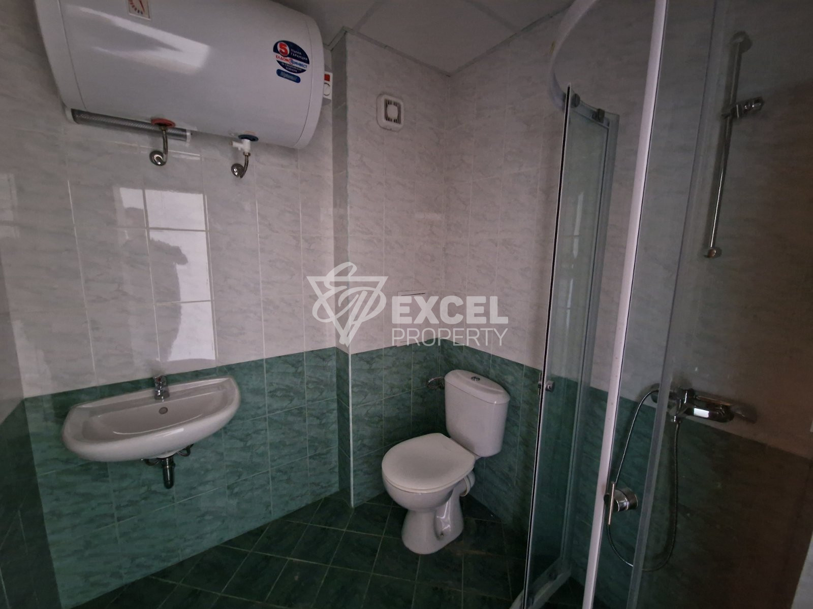 Южно студио с тераса за продажба в новата част на Банско