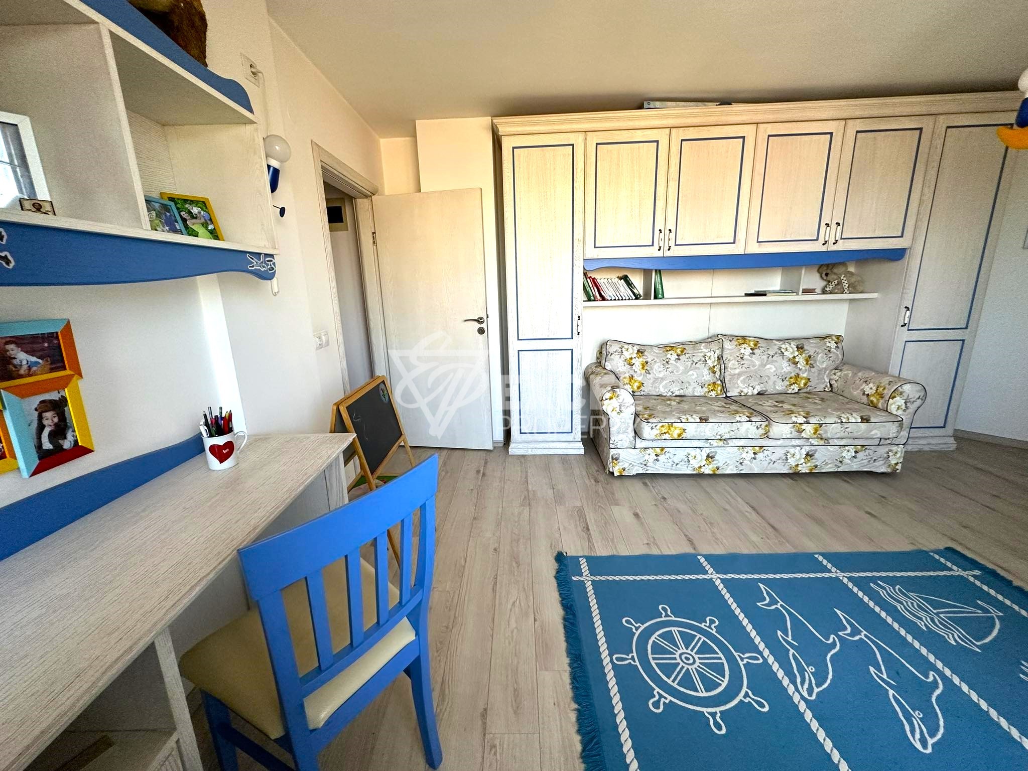 Дизайнерски многостаен апартамент в иделния център на Разлог