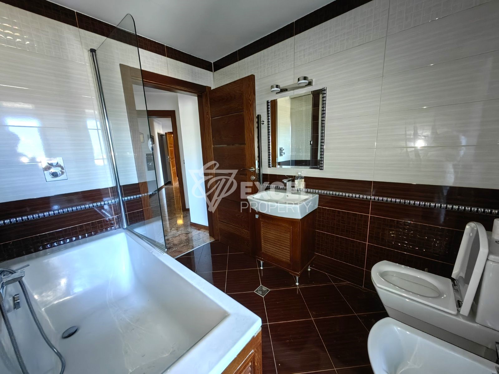 Дизайнерски многостаен апартамент в иделния център на Разлог