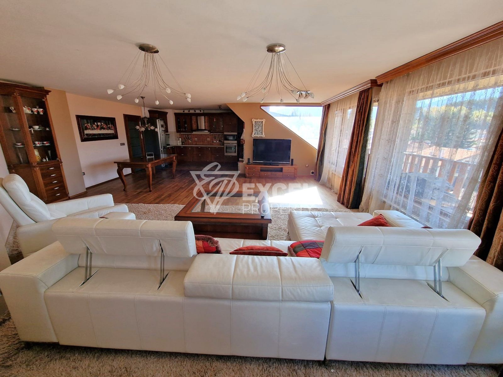 Дизайнерски многостаен апартамент в иделния център на Разлог