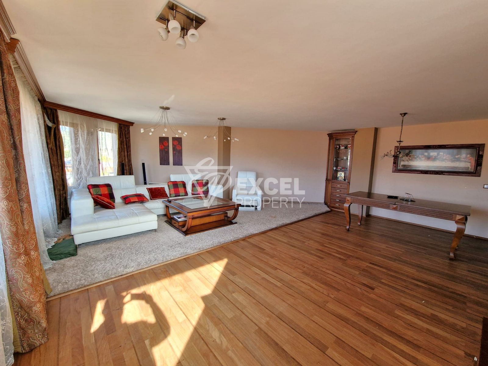 Дизайнерски многостаен апартамент в иделния център на Разлог