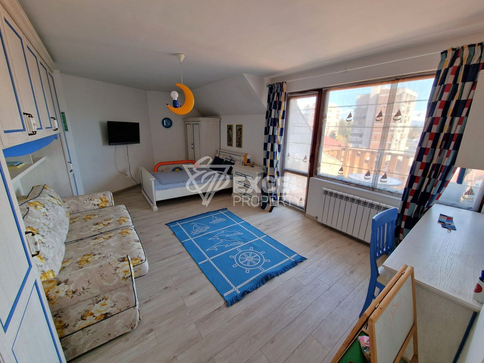 Дизайнерски многостаен апартамент в иделния център на Разлог