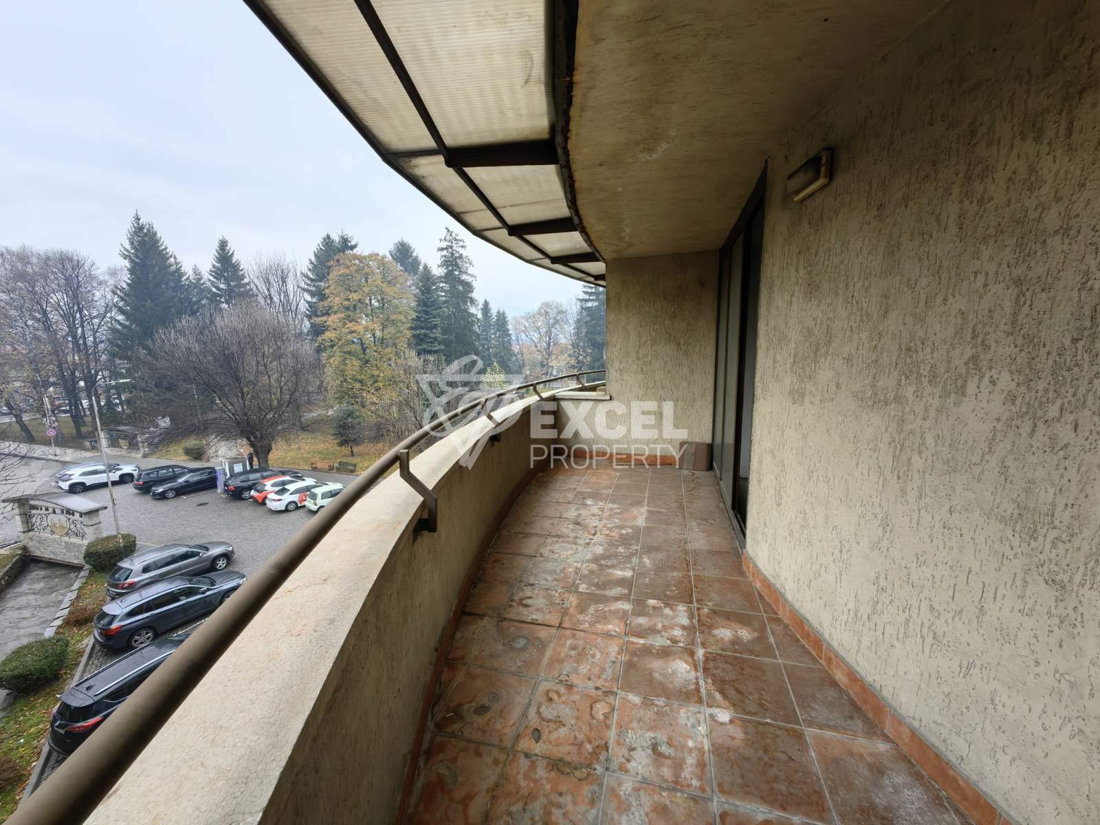 Южен двустаен апартамент с мазе в центъра на Разлог