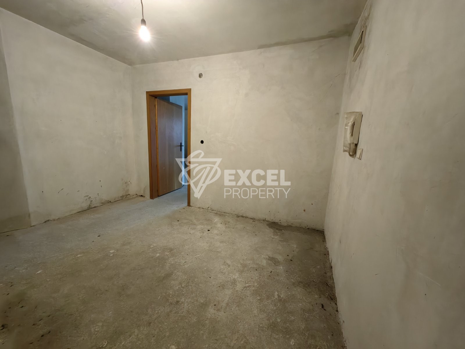 Южен двустаен апартамент с мазе в центъра на Разлог