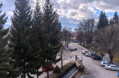 Южен двустаен апартамент с мазе в центъра на Разлог