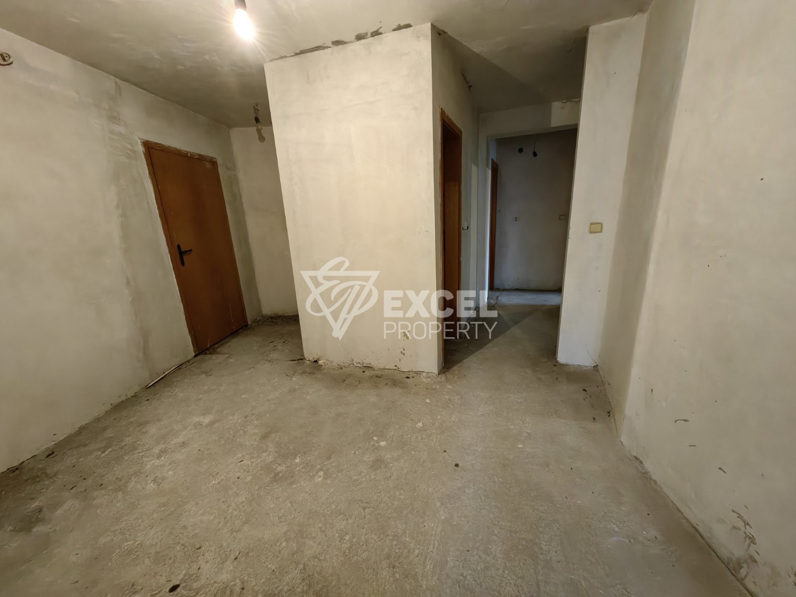 Южен двустаен апартамент с мазе в центъра на Разлог