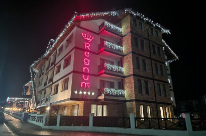 Просторно студио за продажба с пленяваща планинска гледка в Хотел Regnum 5*, Банско