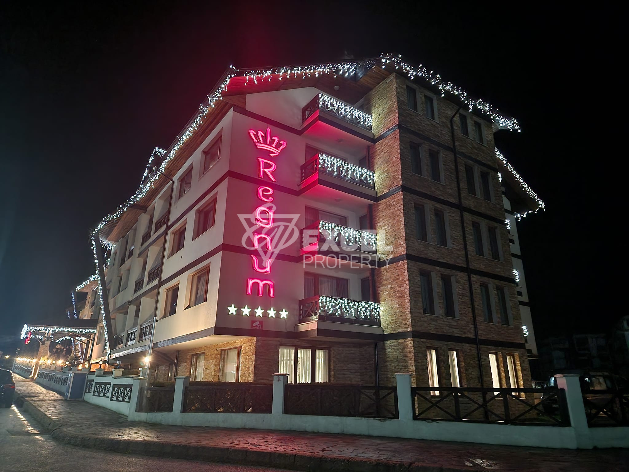 Просторно студио за продажба с пленяваща планинска гледка в Хотел Regnum 5*, Банско