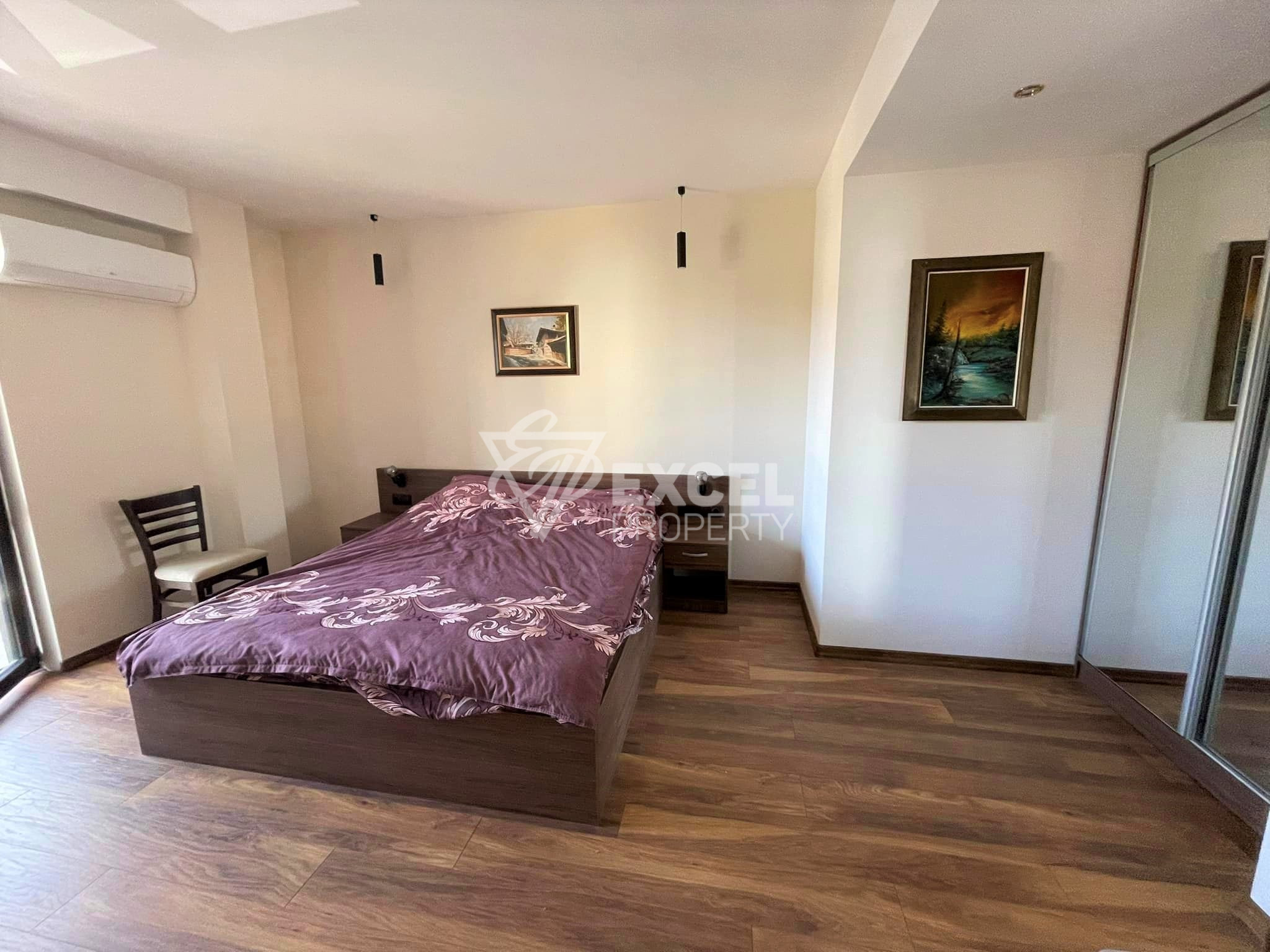 Просторен, обзаведен двустаен апартамент с климатици под наем в Банско