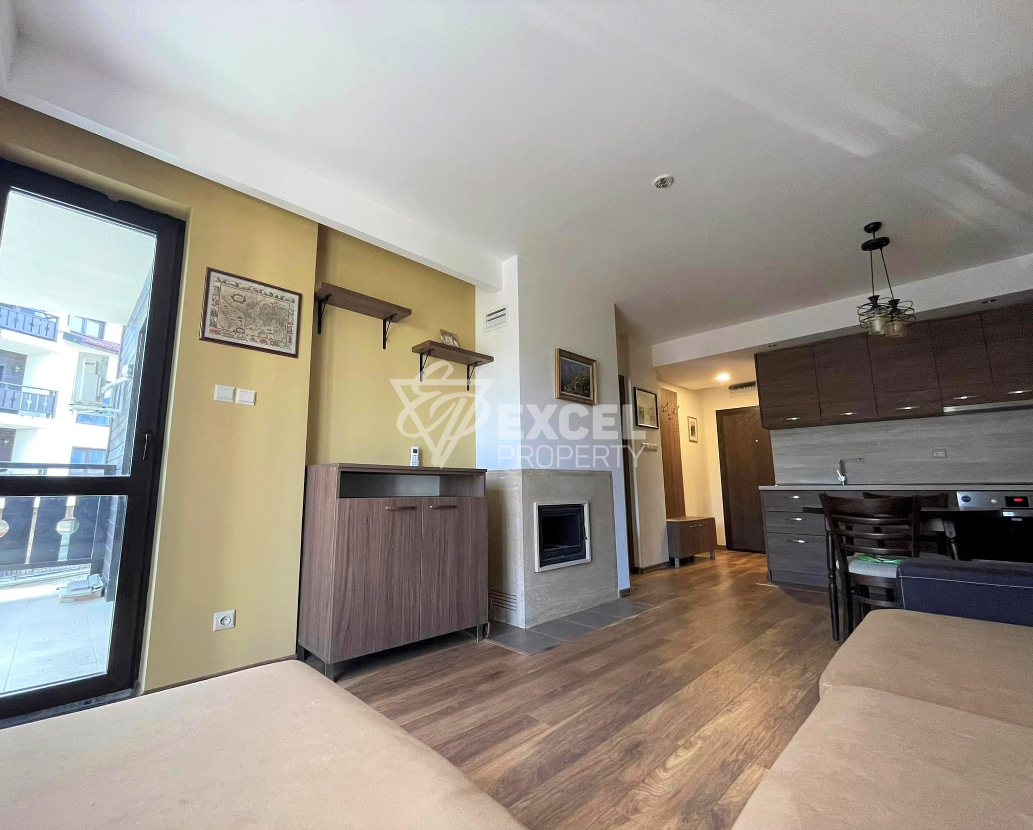 Просторен, обзаведен двустаен апартамент с климатици под наем в Банско