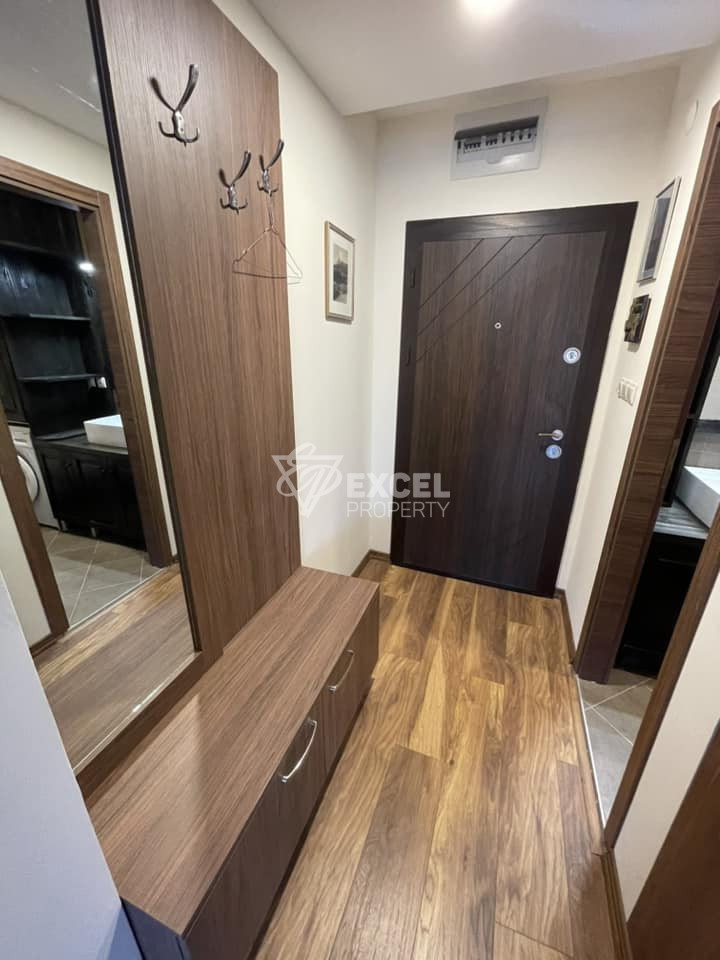 Просторен, обзаведен двустаен апартамент с климатици под наем в Банско