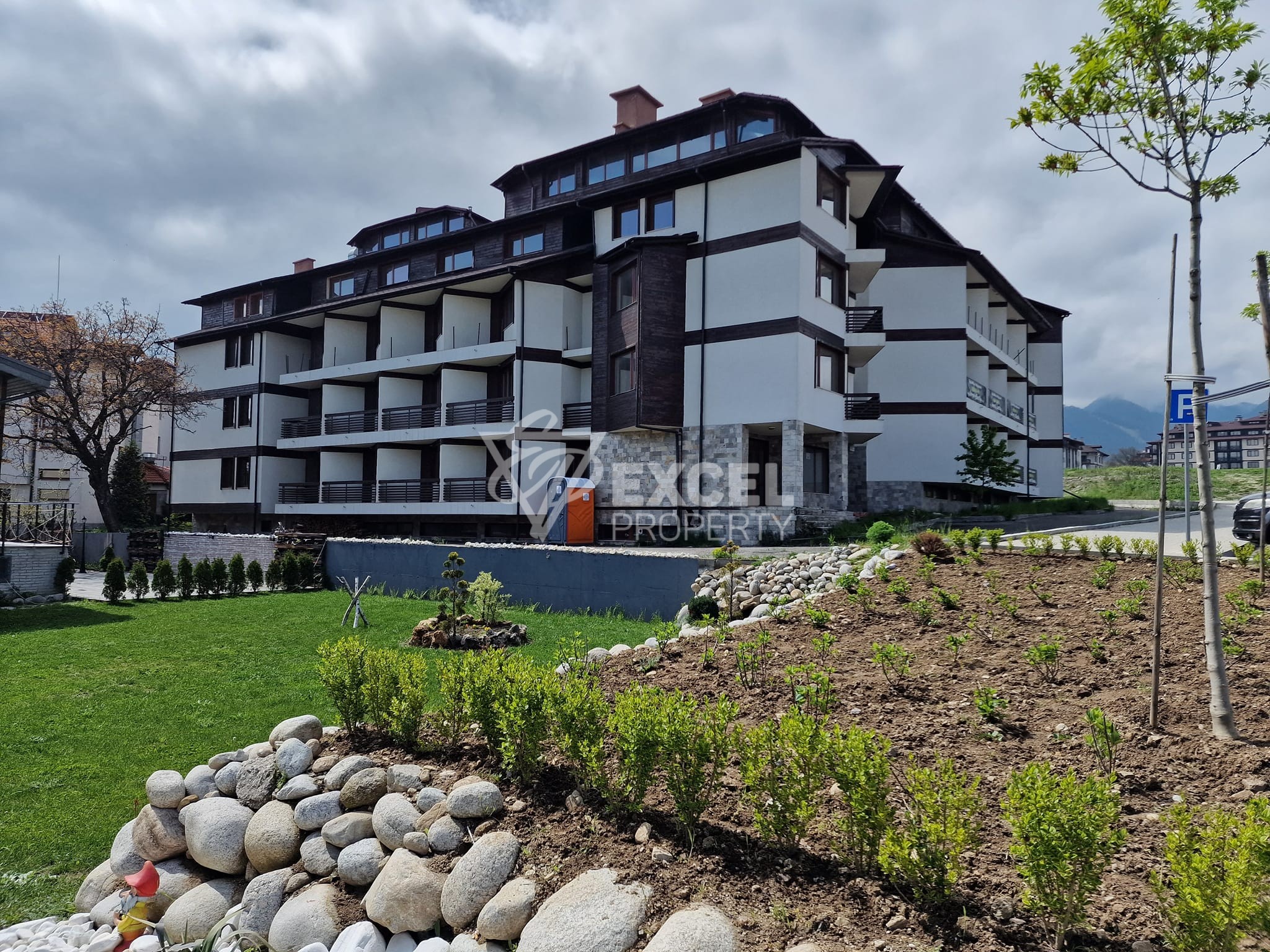 Студио с тераса за продажба в Банско до Гондолата