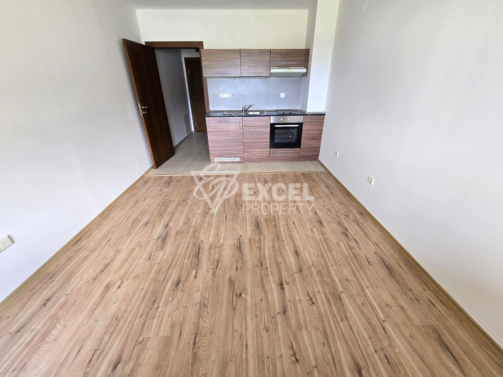 Просторно студио за продажба в жилищна сграда на 3 минути пеша от ски лифта, Банско