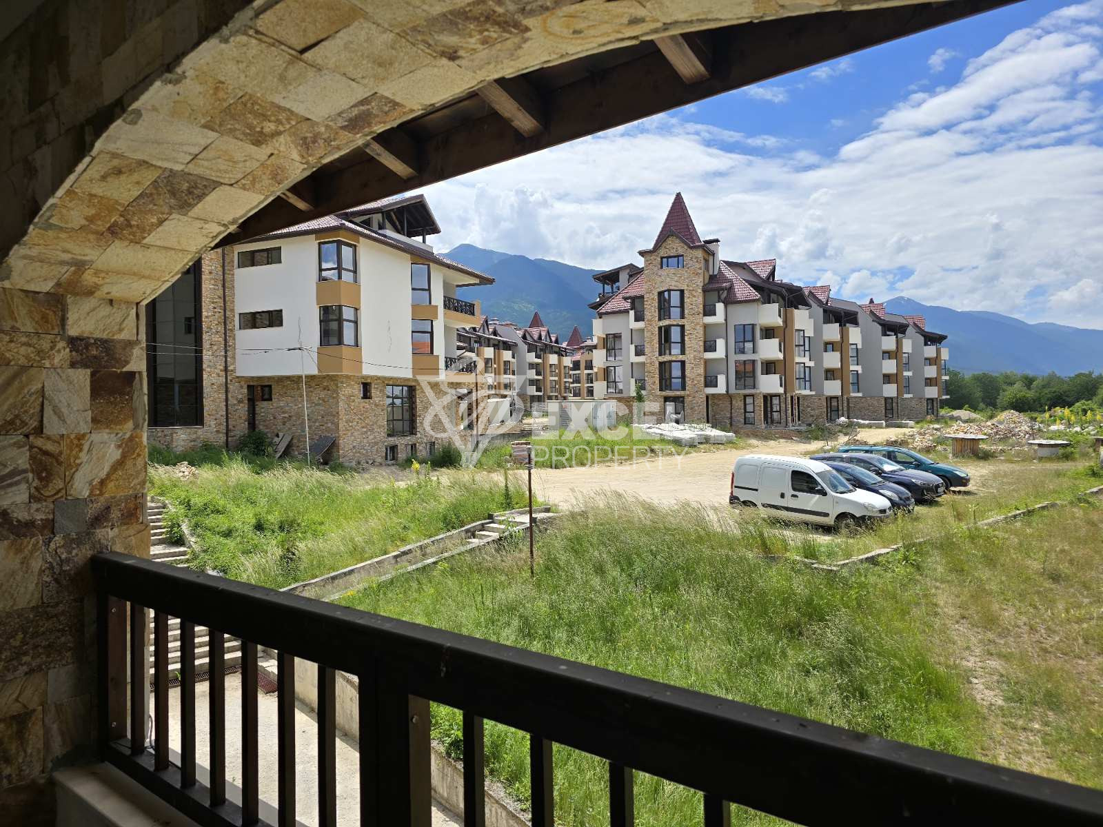 Просторно студио за продажба в жилищна сграда на 3 минути пеша от ски лифта, Банско