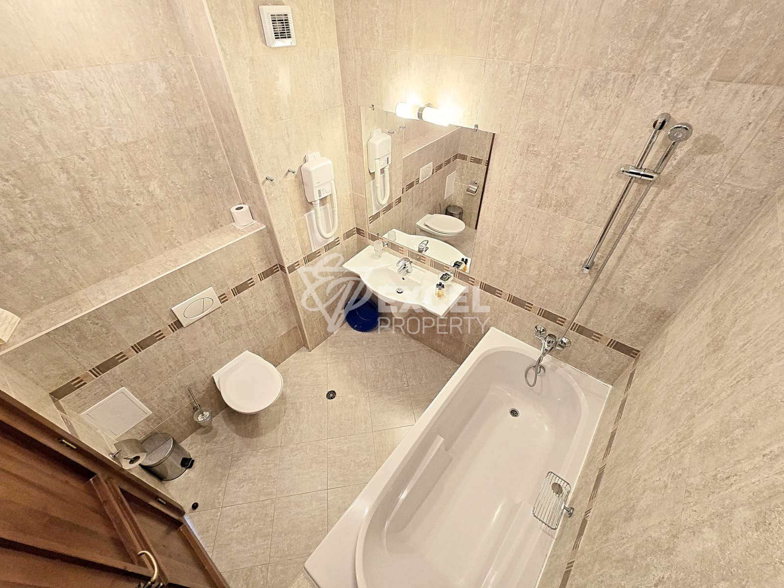 Просторно, обзаведено студио в целогодишно работещ комплекс Свети Иван Рилски, Банско