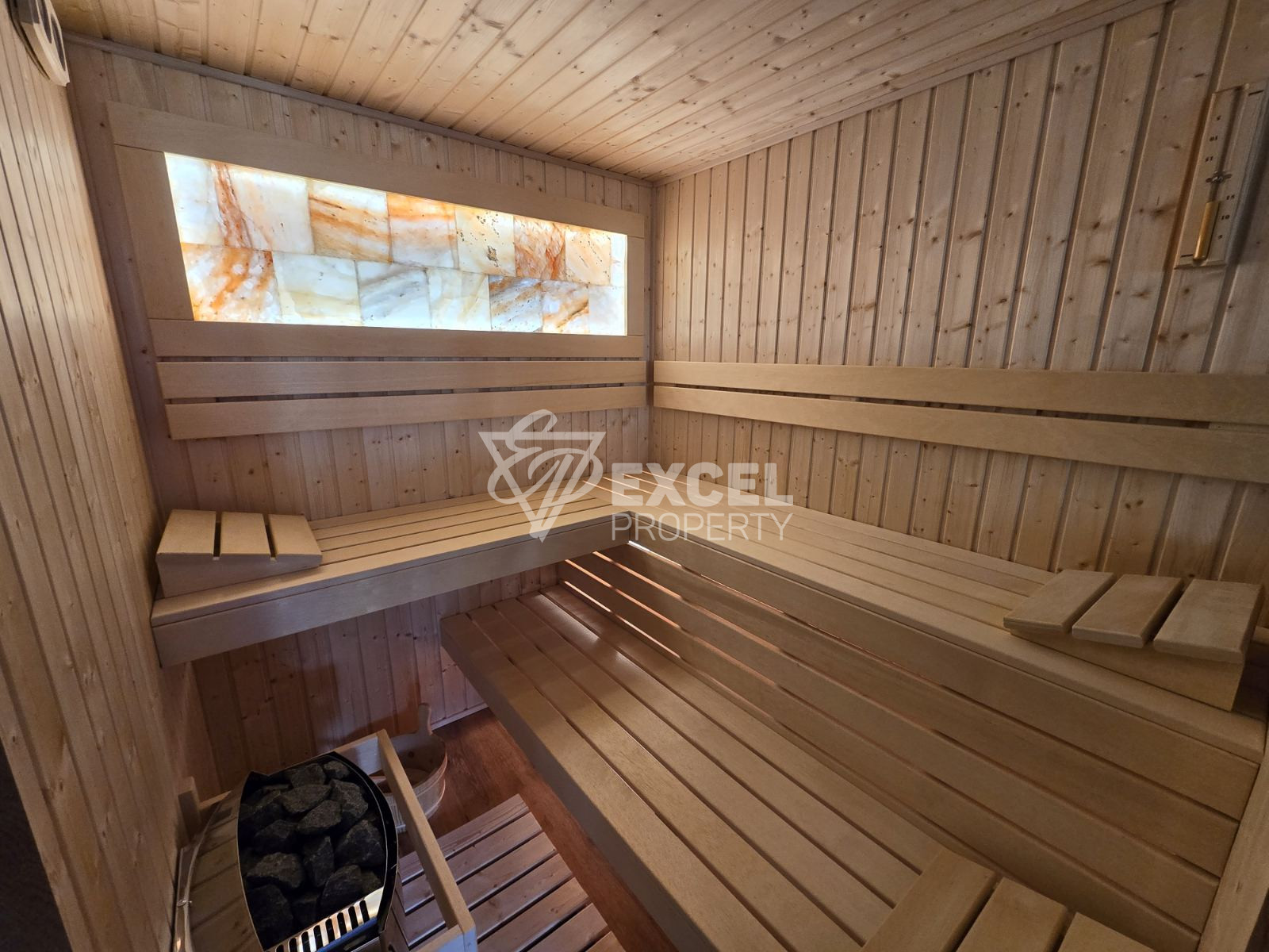 Луксозен двустаен апартамент със собствена СПА стая с джакузи и сауна