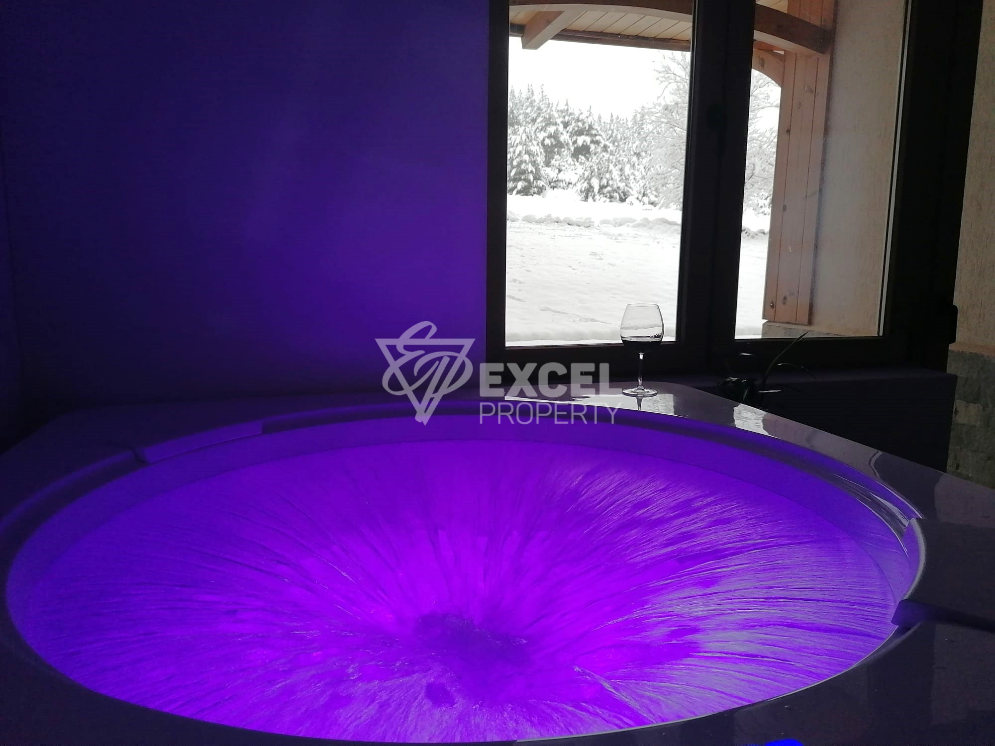 Луксозен двустаен апартамент със собствена СПА стая с джакузи и сауна