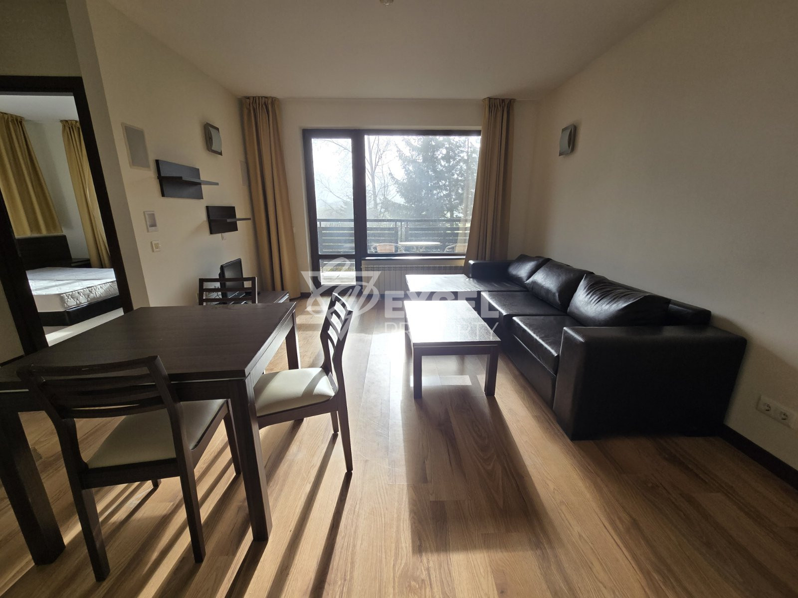 Двустаен апартамент с южно изложение за продажба в целогодишно работещ комплекс