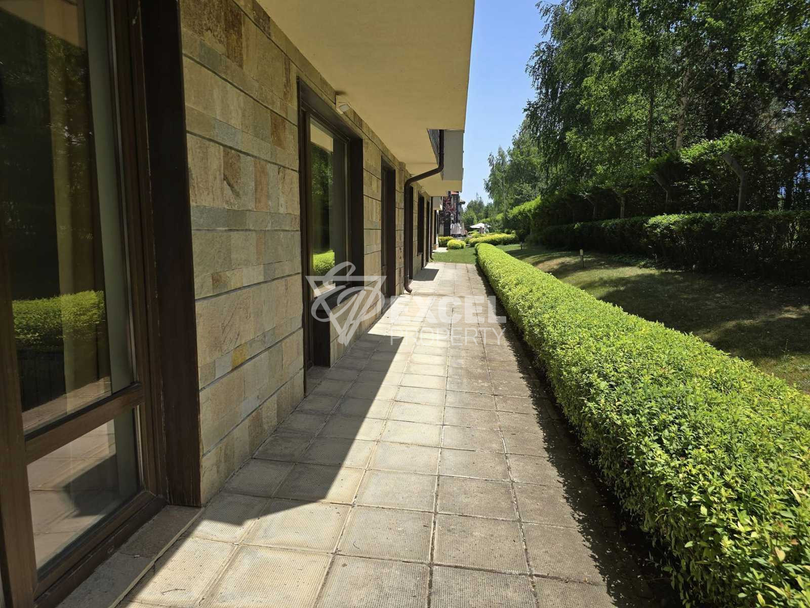 Южен тристаен апартамент на партерно ниво за продажба в комплекс Тера до Пирин Голф