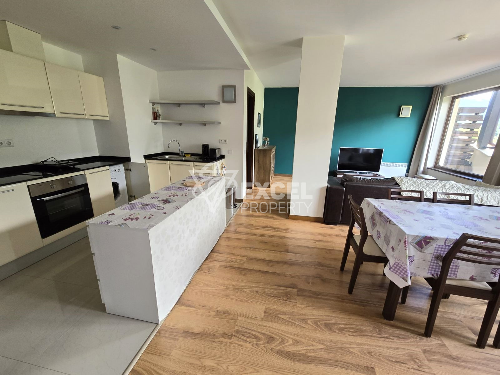 Изключителен мезонет с три спални и великолепна панорамна гледка към върховете на Пирин