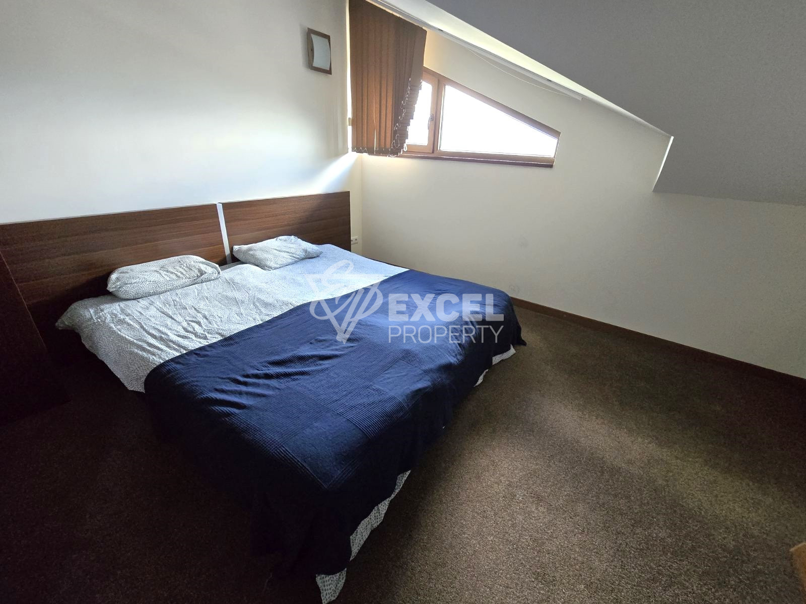 Изключителен мезонет с три спални и великолепна панорамна гледка към върховете на Пирин