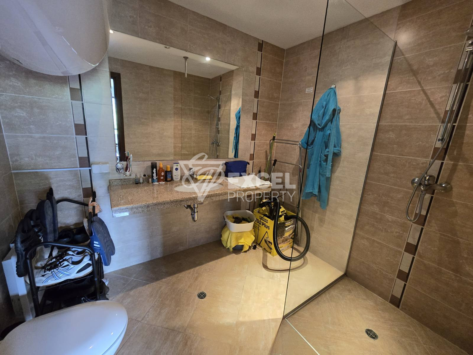 Изключителен мезонет с три спални и великолепна панорамна гледка към върховете на Пирин