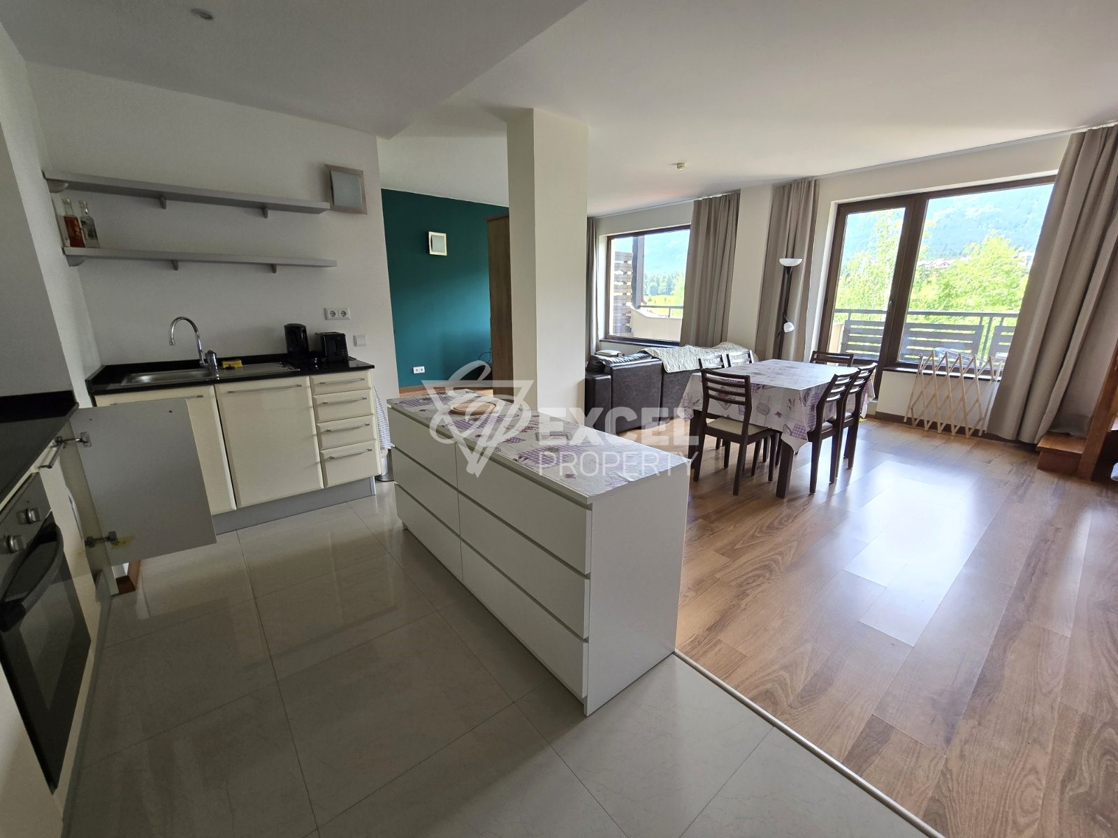 Изключителен мезонет с три спални и великолепна панорамна гледка към върховете на Пирин