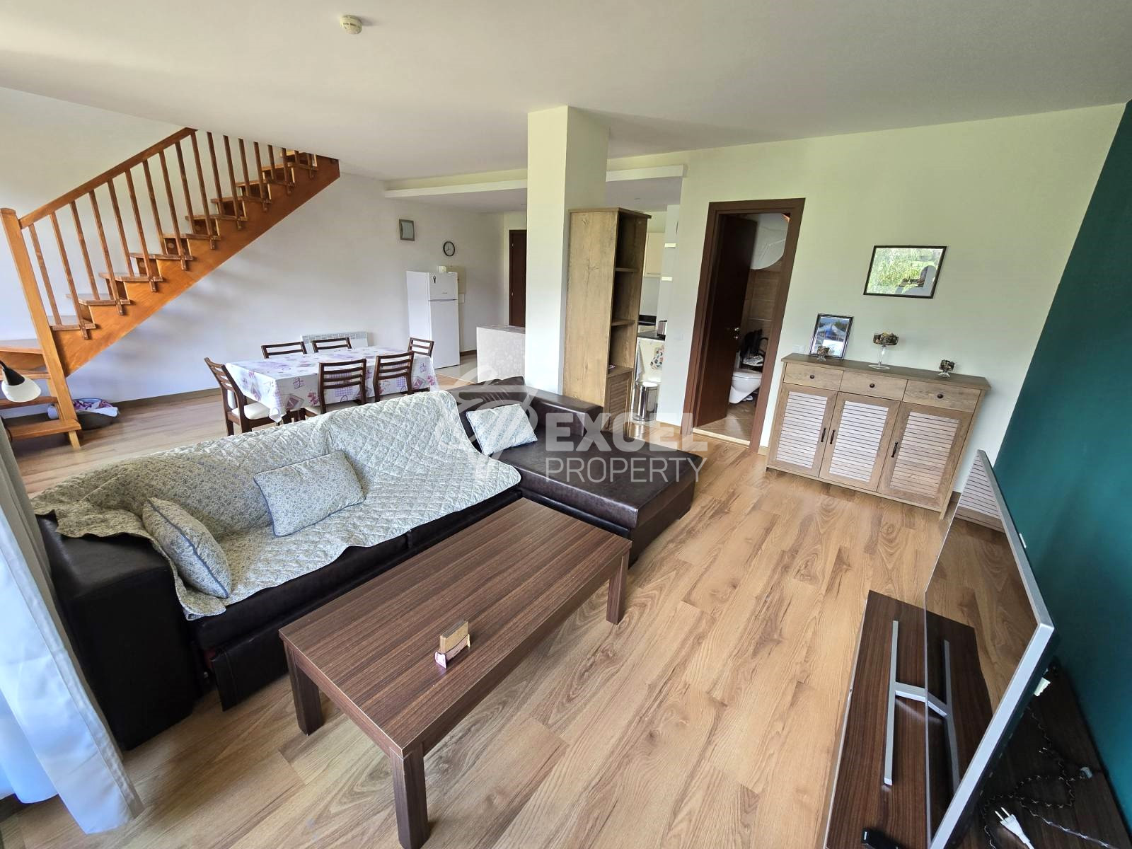 Изключителен мезонет с три спални и великолепна панорамна гледка към върховете на Пирин