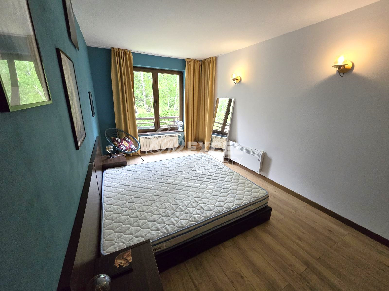 Южен тристаен апартамент с ново обзавеждане и зашеметяваща гледка към Пирин планина