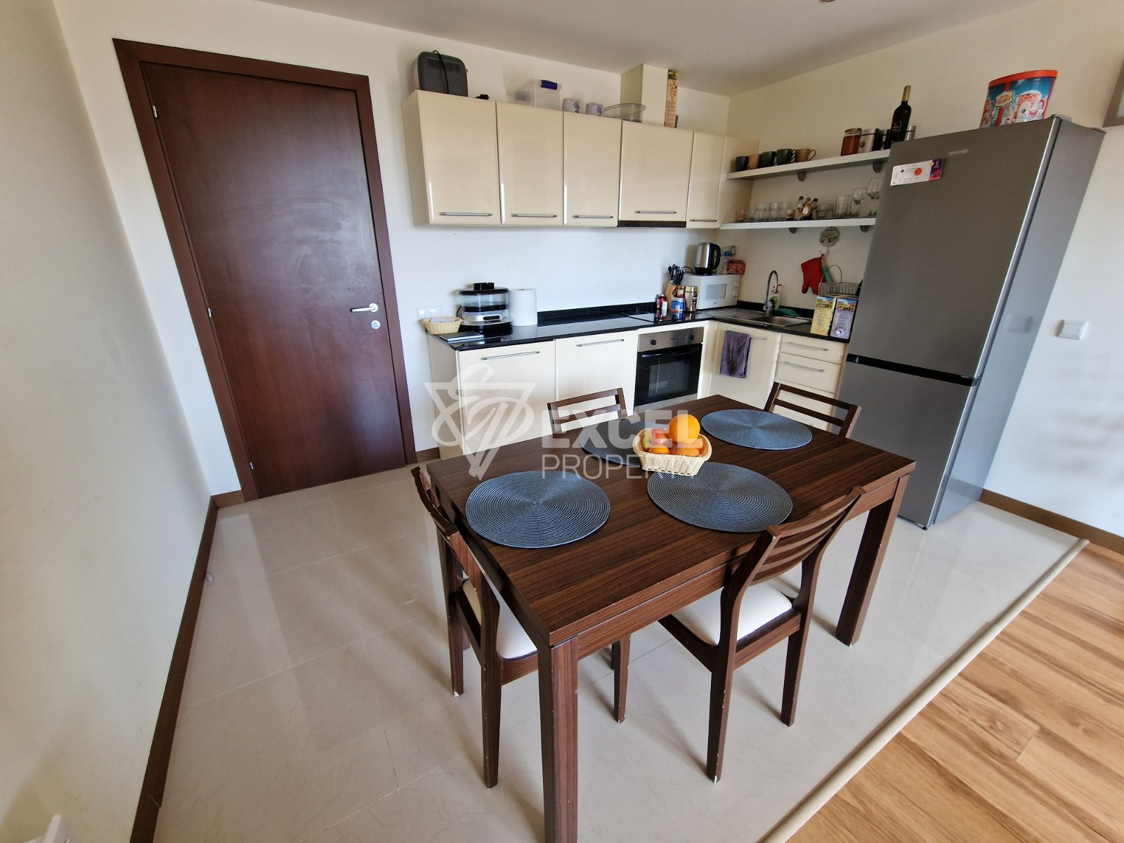 Тристаен апартамент за продажба с изглед към Пирин планина в близост до Банско