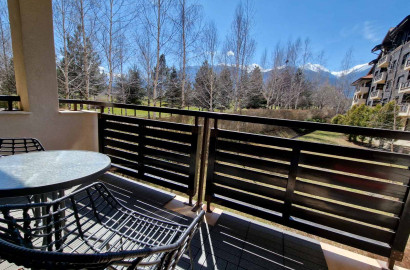 Просторен двустаен апартамент за продажба с изглед към Пирин планина и голф игрище