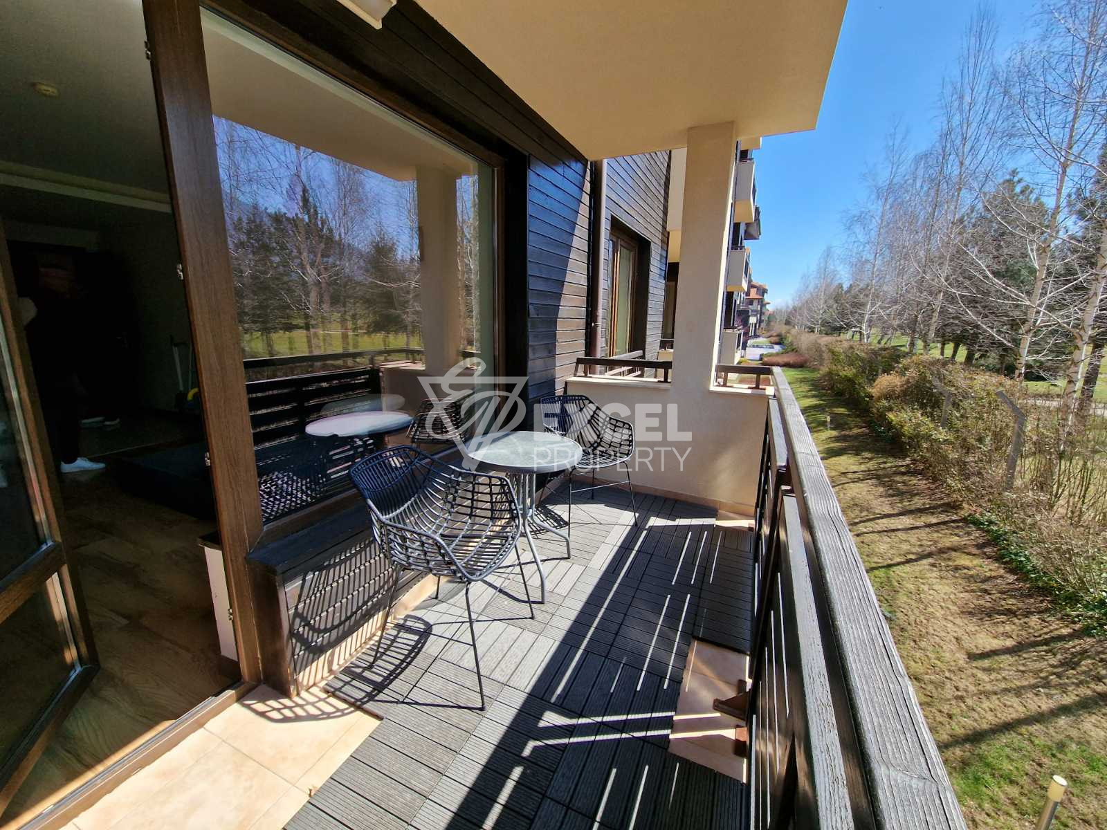 Просторен двустаен апартамент за продажба с изглед към Пирин планина и голф игрище