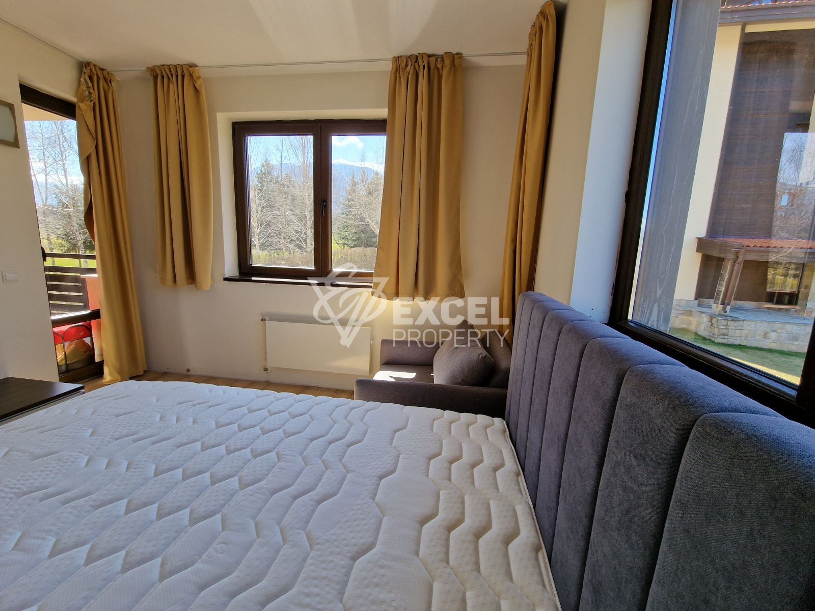 Просторен двустаен апартамент за продажба с изглед към Пирин планина и голф игрище