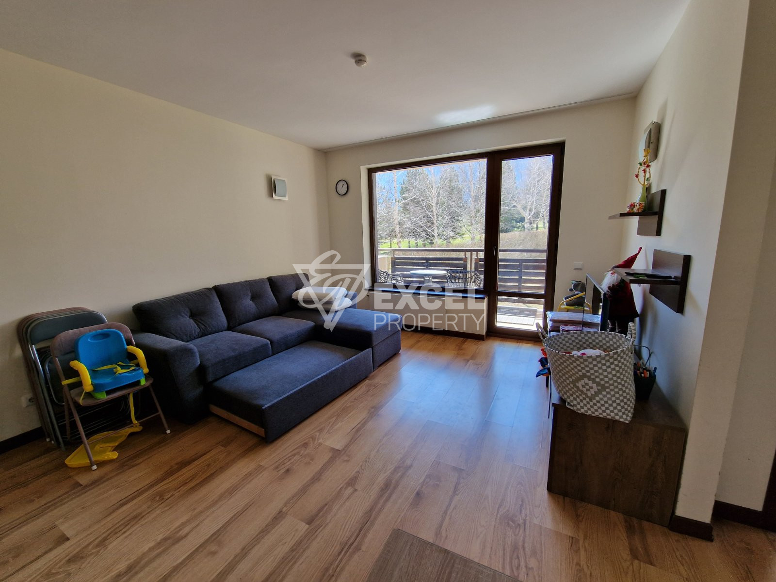 Просторен двустаен апартамент за продажба с изглед към Пирин планина и голф игрище