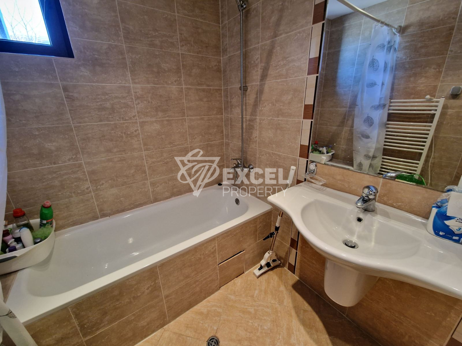 Просторен двустаен апартамент за продажба с изглед към Пирин планина и голф игрище