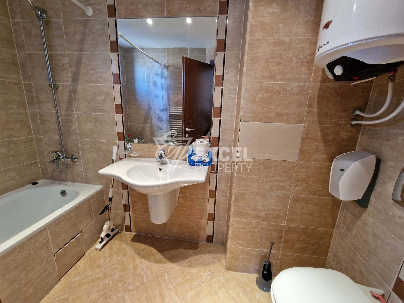 Просторен двустаен апартамент за продажба с изглед към Пирин планина и голф игрище