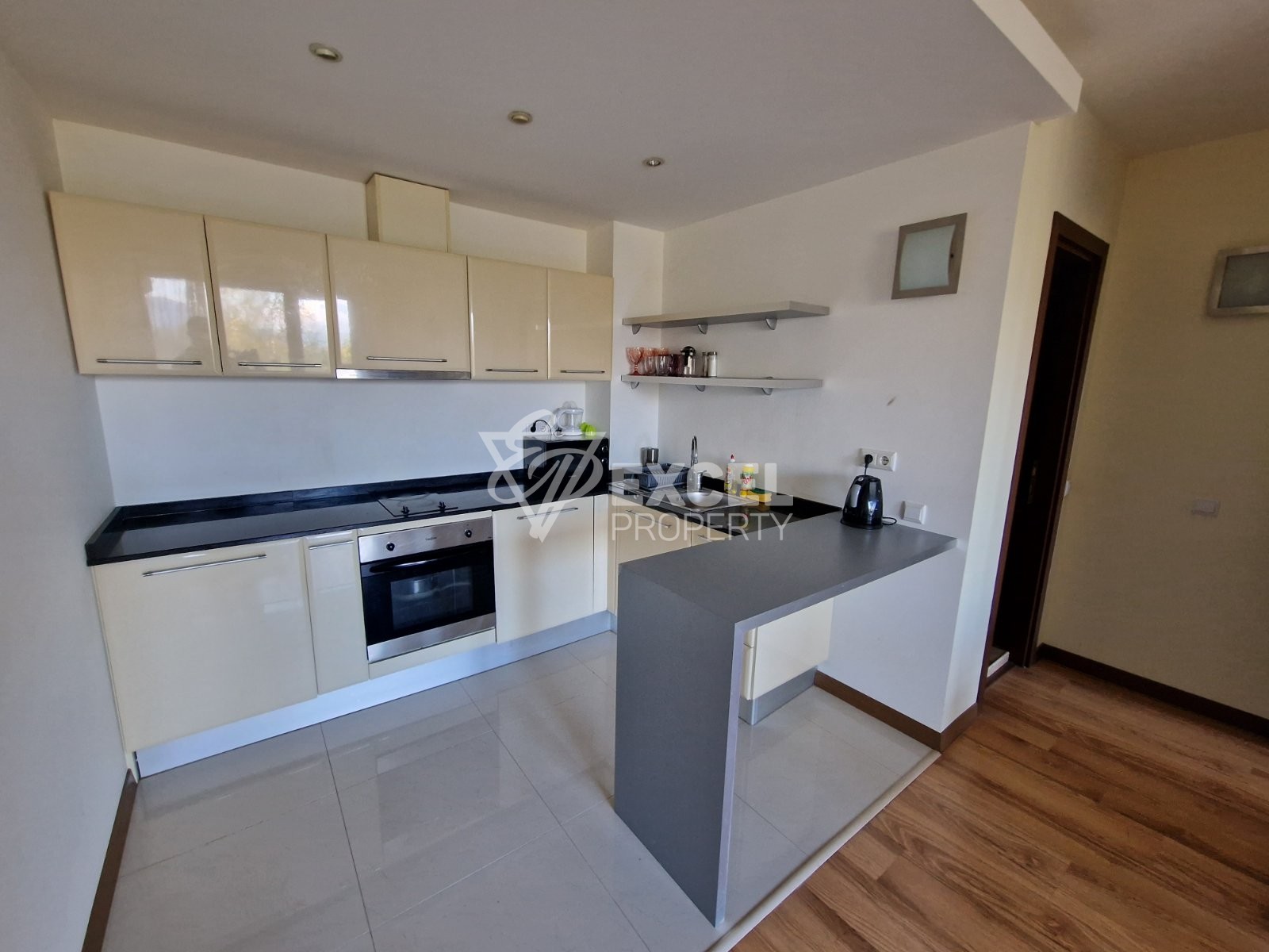 Зашеметяващ тристаен апартамент в престижен 4-звезден комплекс до Пирин Голф