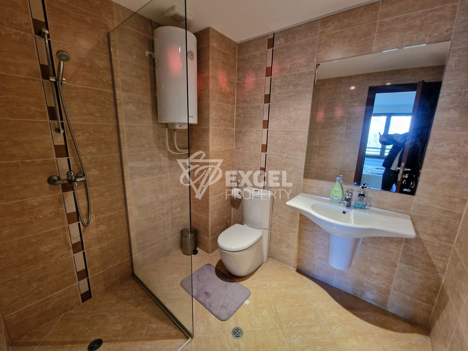 Зашеметяващ тристаен апартамент в престижен 4-звезден комплекс до Пирин Голф