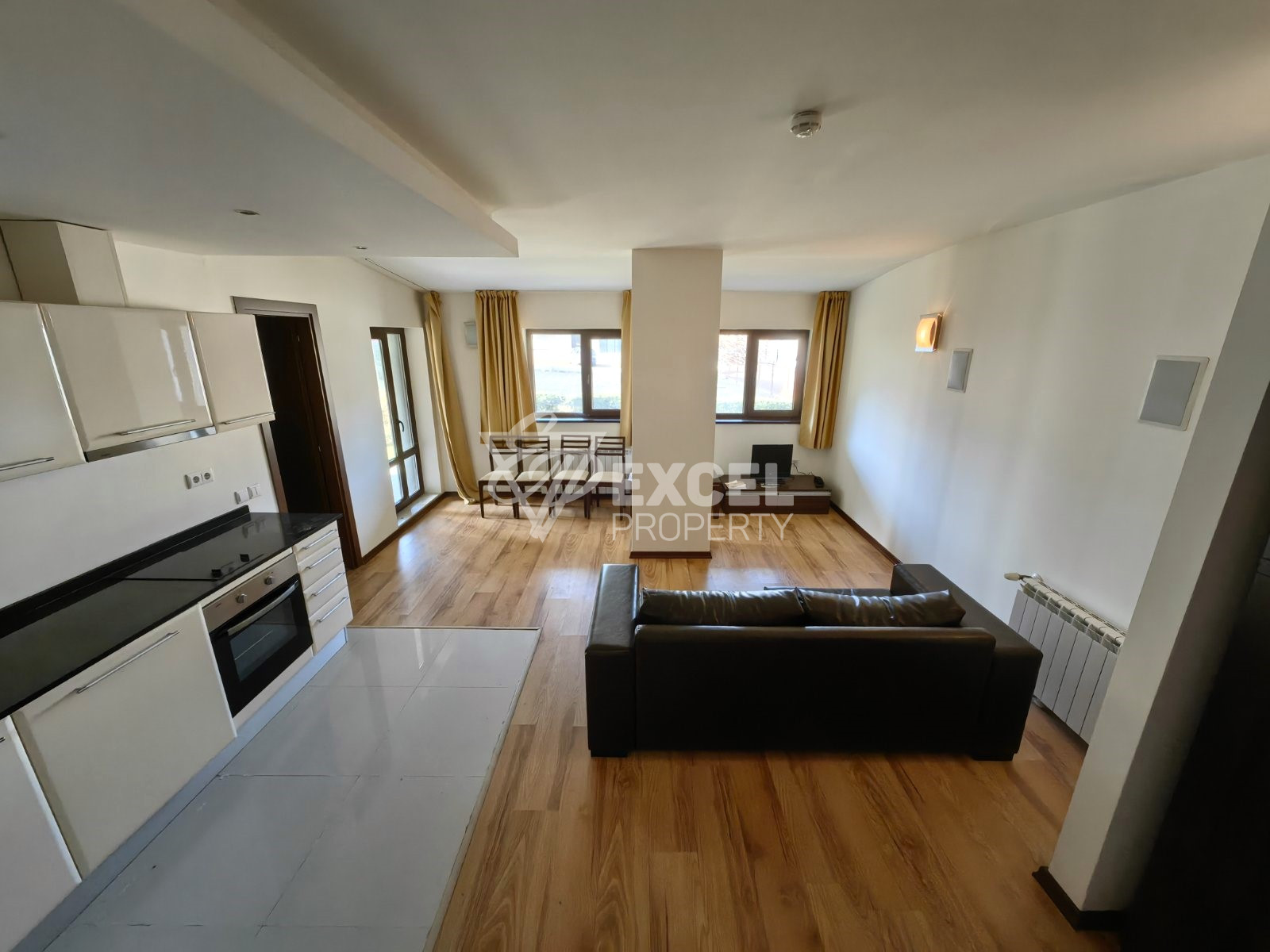 Просторен мезонет със собствен вход на партерно ниво