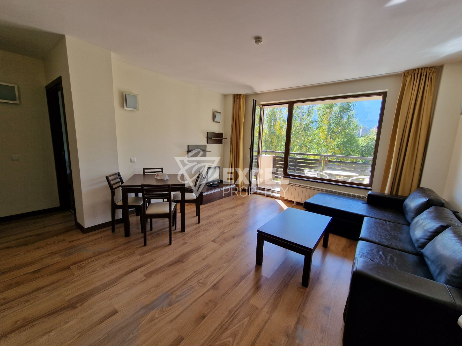 Уникален тристаен апартамент със зашеметяваща гледка към Пирин в 4-звезден комплекс