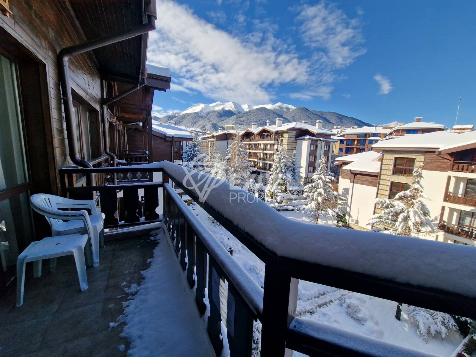 Югозападен апартамент с три спални и пленяваща гледка към върховете на Пирин планина