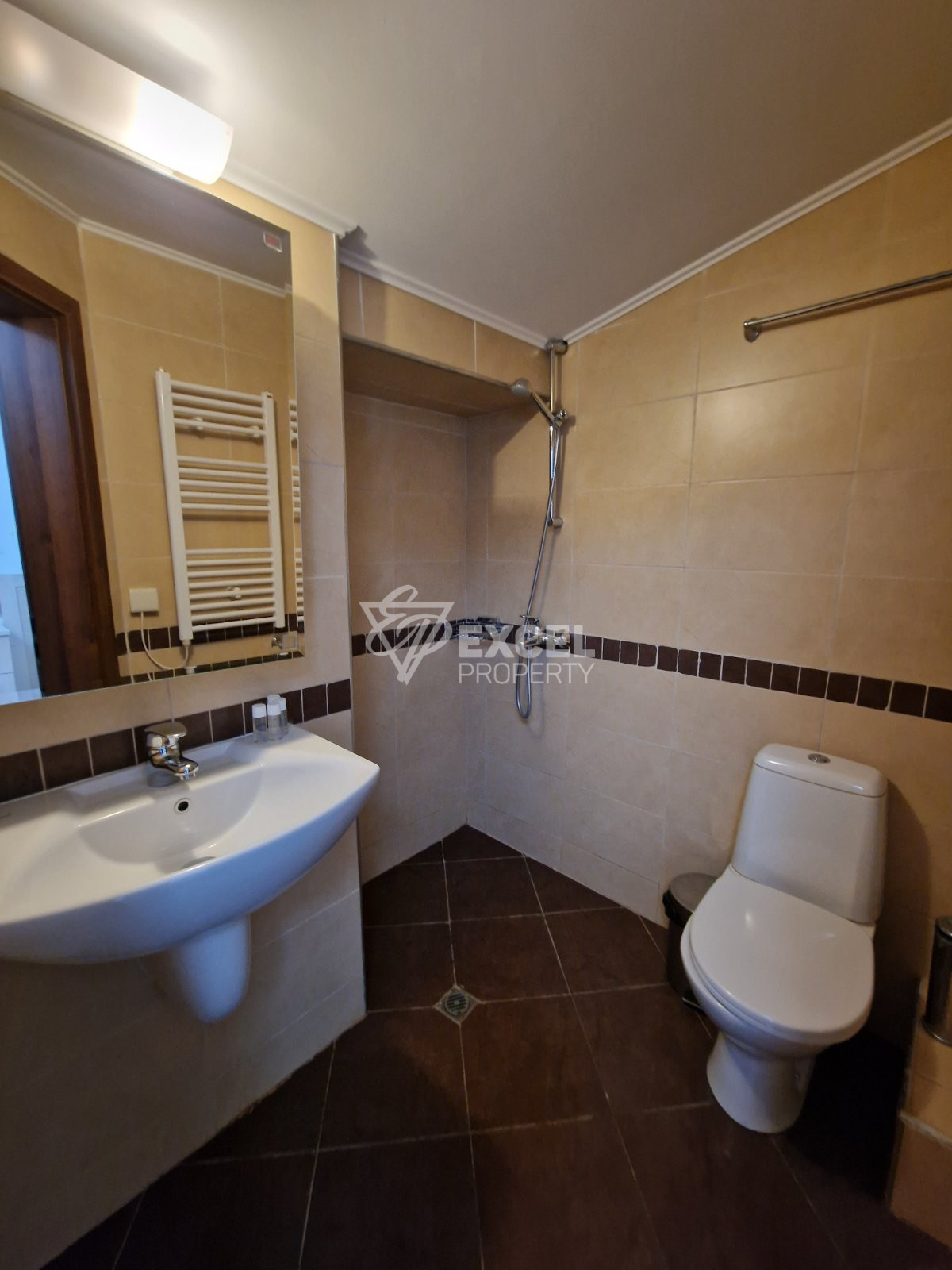 Югозападен апартамент с три спални и пленяваща гледка към върховете на Пирин планина