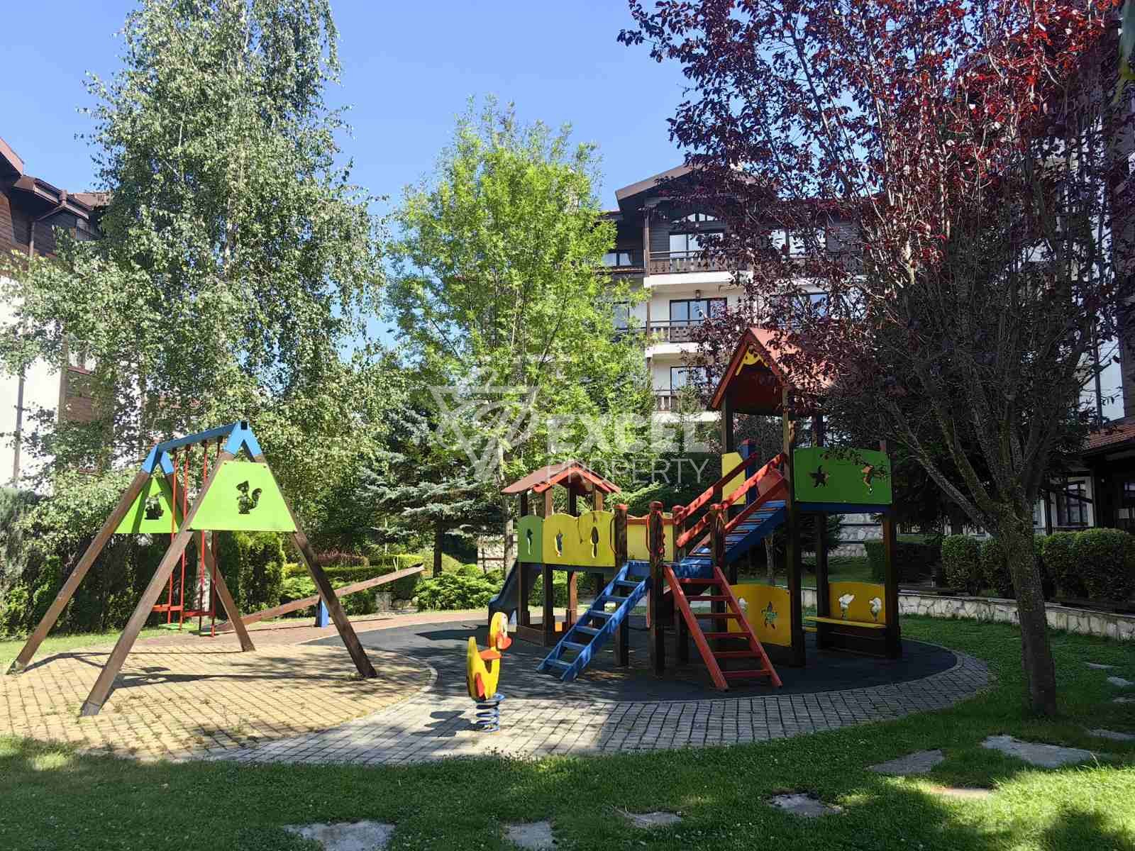 Обзаведен тристаен апартамент с камина под наем в Winslow Infinity, Банско